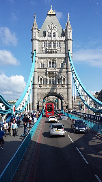 Straßenbrücke