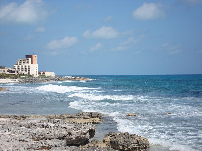 File:Looking towards the northern tip of Isla Mujeres - panoramio.jpg