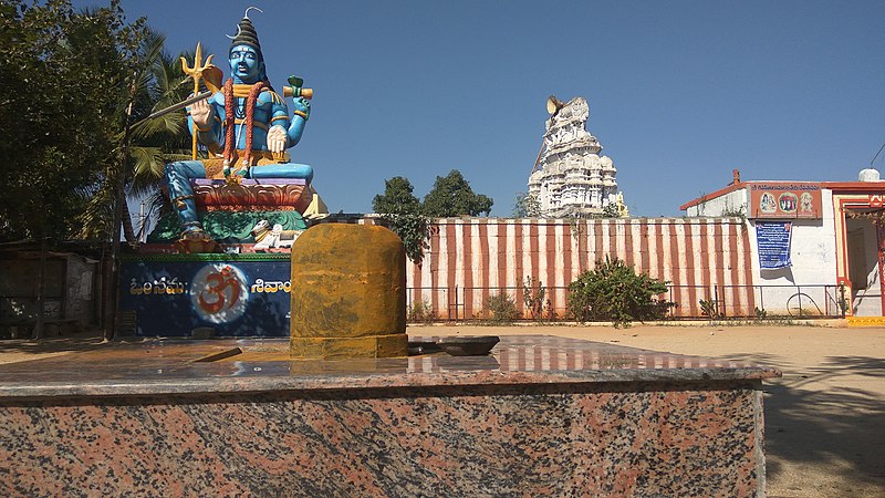 File:Lord ShivaSeethaRamAnjaneya Temple 1 in Madharam Village in Telangana State.jpg