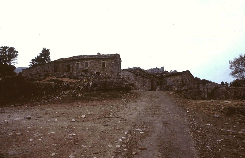 File:Lozere Le Causse Mejean Hameau 081979 - panoramio - rene boulay (3).jpg