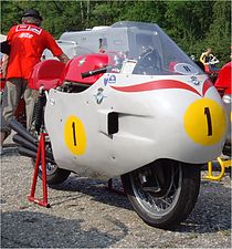 John Hartle toonde de MV Agusta 500 zescilinder in Monza, maar reed er niet mee.