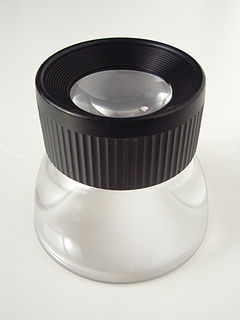 <span class="mw-page-title-main">Loupe</span> Magnifying device