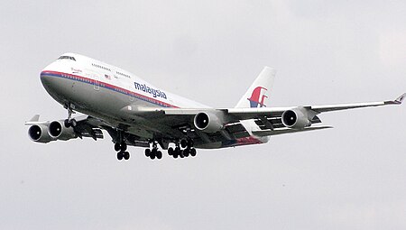 Fail:Malaysia_Airlines_B747-4H6_(9M-MPN)_landing_at_London_Heathrow_Airport_in_2004_(1).jpg