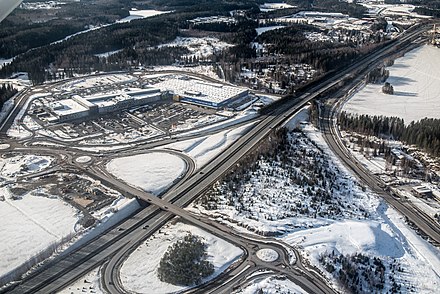 An aerial view of a parclo B2 featuring roundabouts connecting Highway 5 and Matkus Shopping Center in Kuopio, Finland.62°49′16″N 27°36′40″E﻿ / ﻿62.82111°N 27.61111°E﻿ / 62.82111; 27.61111