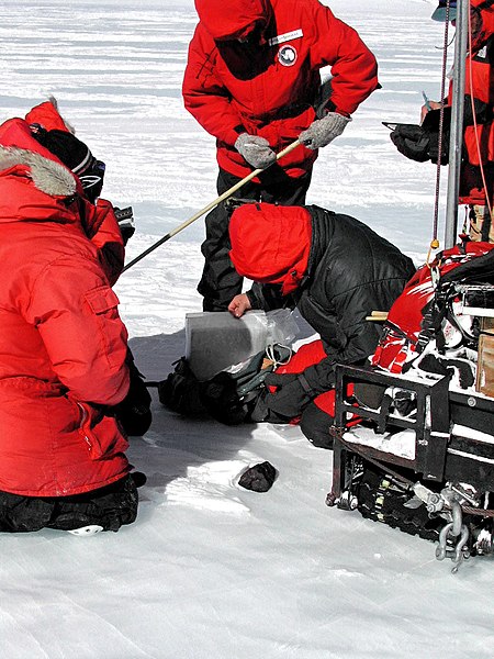 Recovery of meteorites in Antarctica (ANSMET)