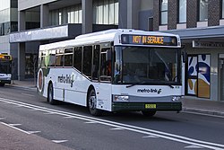 خطوط اتوبوسرانی مترو لینک (ماه 5272) Bustech 'VST' بدنه ولوو B7RLE را در خیابان مور در لیورپول بدنه. jpg