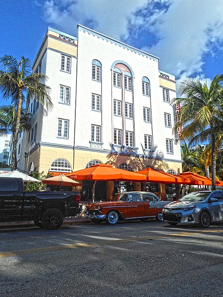 File:Miami Beach - South Beach Buildings - Edison Hotel on Ocean Drive.jpg