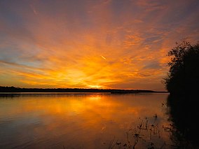Sungai Mississippi Sunrise (30213605624).jpg