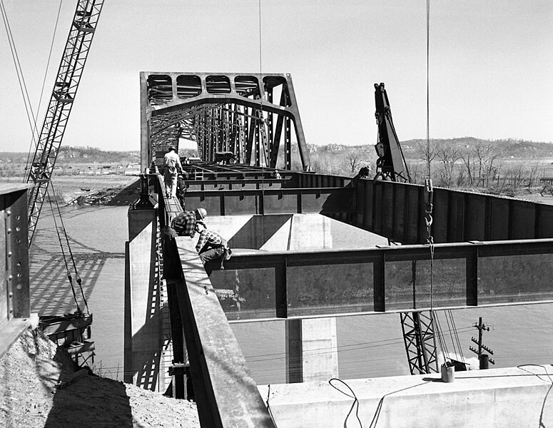 File:Missouri River Bridge, Span Over Railroad (MSA) (14814721649).jpg