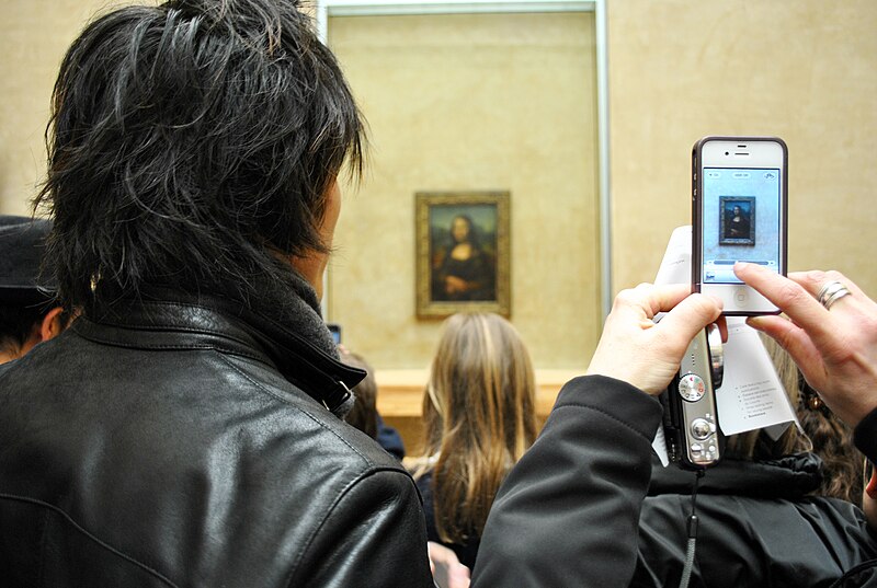 File:MonaLisa fotografiada en el Louvre.jpg