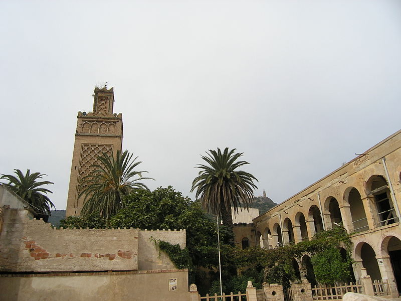 File:Mosquée Imam el-Houari Minaret du campementP9280793.JPG