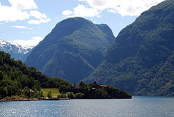 Kilátás a Nærøyfjordról.