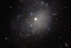 NGC 4707 - HST - Potw1651a.tif