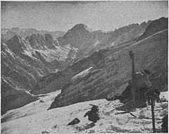 Na vrhu Mojstrovke, pogled na Trentske gore 1944.jpg