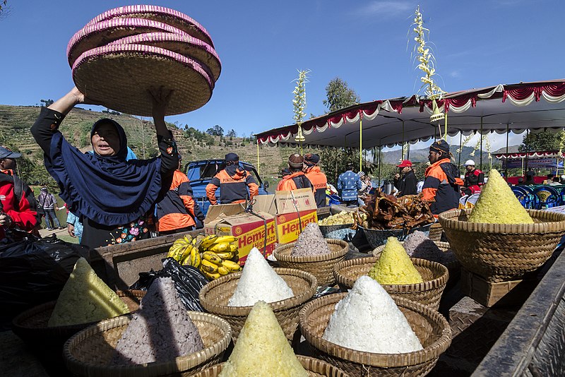 File:Nasi Tumpengan.jpg