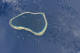 Nengonengo Atoll (ISS004-E-6545).jpg