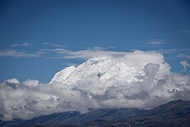 Nevado Huascarán son base nublada.jpg