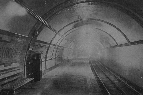 Een perron van de Bakerloo Line in 1906