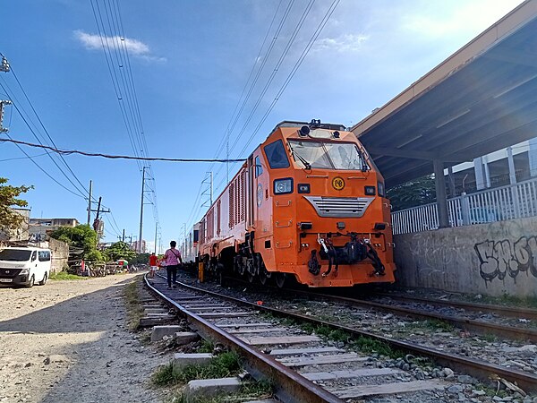 A PNR 9000 class and 8300 class train at Alabang station