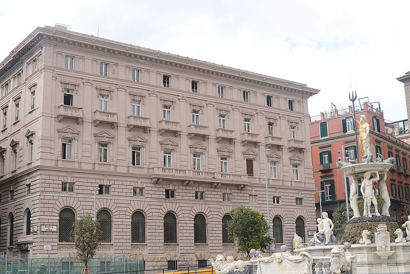 File:Palazzo della Banca di Roma – facciata su piazza Municipio.jpg