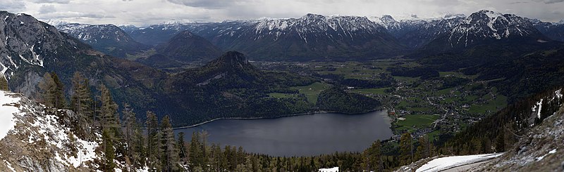 File:Panorama - Blick vom Loser Richtung SO bis SW - auf Altaussee.jpg