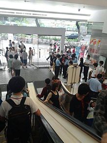 Parallel traders inspected by Hong Kong police in Sheung Shui. Parallel Traders in Sheung Shui MTR Station.jpg