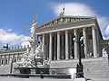 Parlamentsgebäude mit Pallas Athene