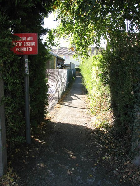 File:Path from Preston Lane to Yarmouth Road (B1136) - geograph.org.uk - 1505336.jpg