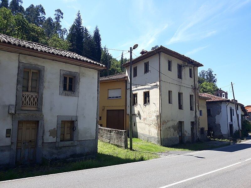 File:Peñaflor, Grado, Asturias 07.jpg