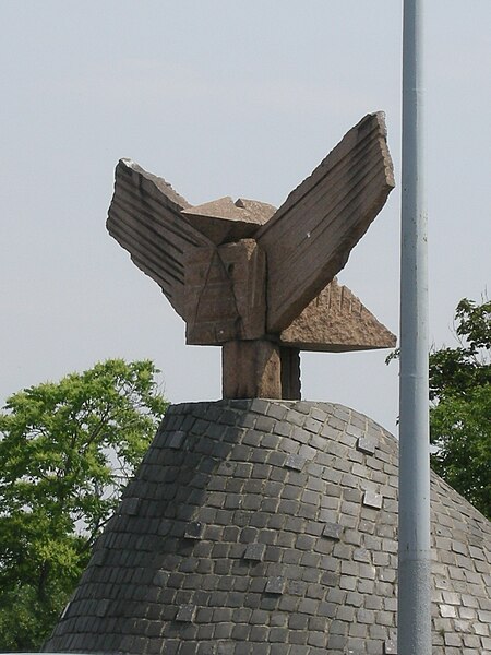 File:Peace memorial - Nagyvárad tér, BudapestDSCN3631.jpg