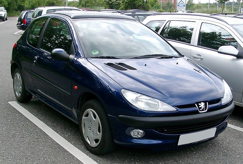 File:2000 Peugeot 206 L 1.1 Front.jpg - Wikimedia Commons