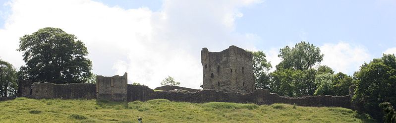 File:Peveril Castle from Castleton.jpg