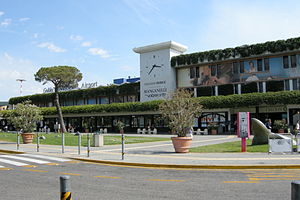 Pisa rahvusvaheline lennujaam Galileo Galilei, Itaalia. JPG