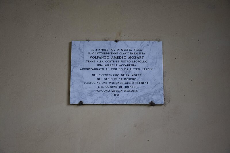 File:Plaque commemorating the arrival of mozart.jpg