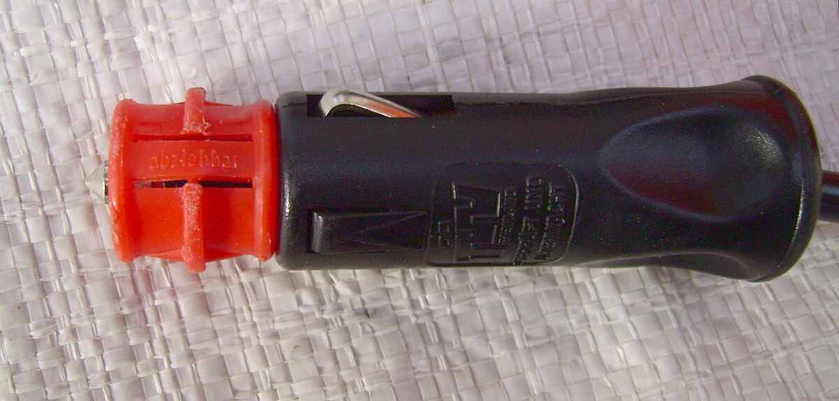 File:Plug for handlamp sockets (iso 4165) and cigarette-lighter 2