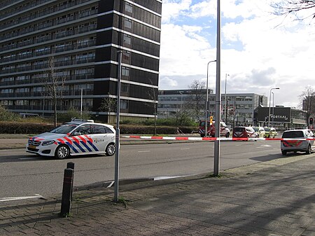 Tập_tin:Police_cars_at_the_cordon_near_the_24_Oktoberplein,_Utrecht,_March_18,_2019.jpg