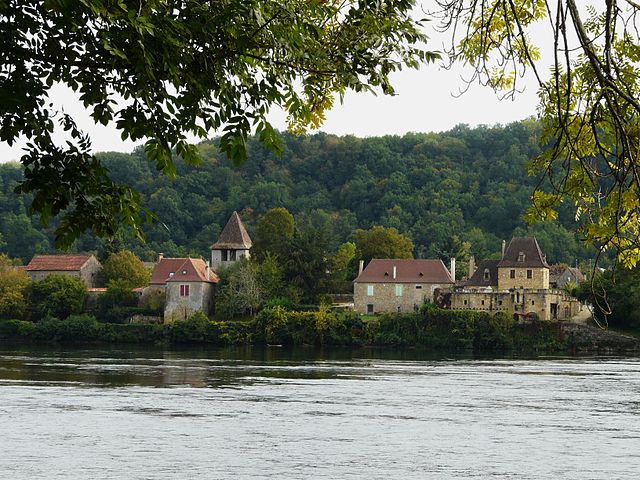 File:Pontours village (1).JPG