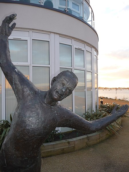 File:Poole , Holes Bay Sculpture - geograph.org.uk - 1770997.jpg