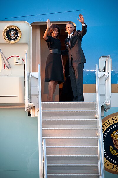 File:President Barack Obama arrives on Air Force One Saturday March 7, 2015 at Maxwell Air Force Base. Obama landed at Maxwell to board Marine One to go to Selma, Ala..jpg