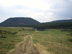 Vue du puy de Montcineyre depuis le nord-ouest.