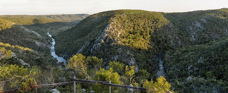 File:Quebrada de los Cuervos, Uruguay.jpg