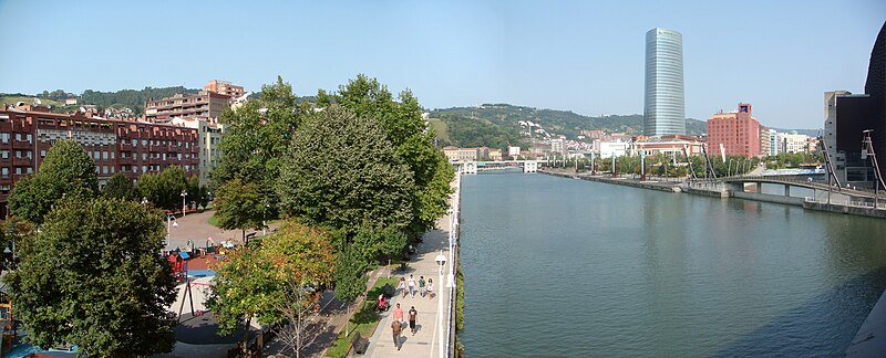 File:Ría con el edificio de Iberdrola - panoramio.jpg