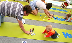 English: Volgograd holds first baby crawling contest Русский: В Волгограде впервые прошел чемпионат ползунков