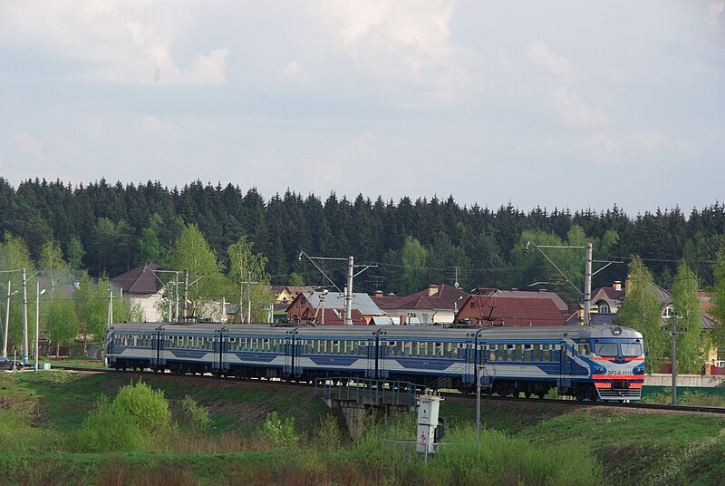 File:RZD ER2-1116 2009-05 Lesnoy Gorodok 1242059042.JPG