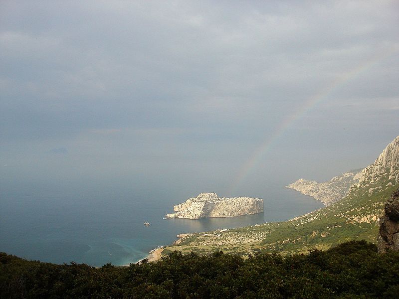 File:Rainbow over Layla Islet.jpg