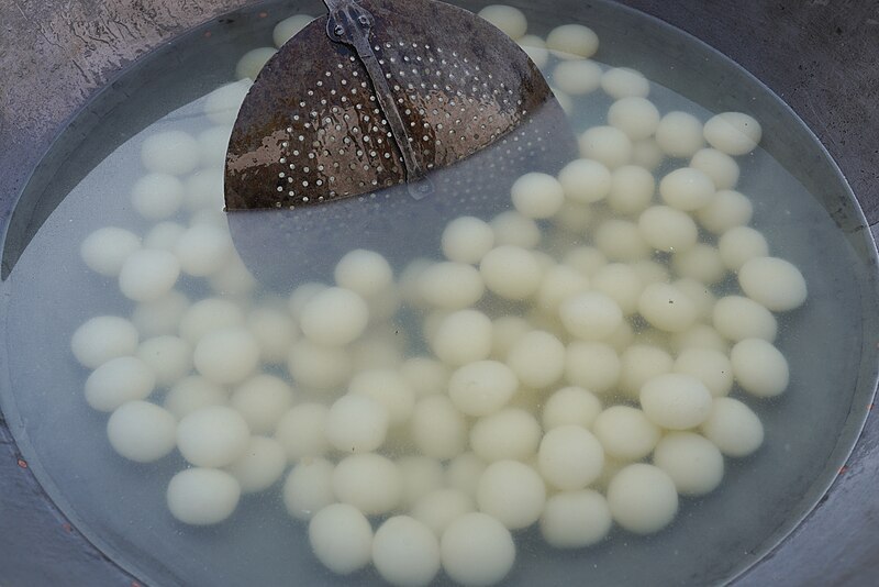 File:Rasgulla preparation for Indian wedding 12.jpg