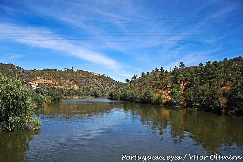 File:Ribeira de Eiras - Portugal (7819052450).jpg