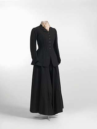 Riding habit, including jacket, riding skirt and divided skirt, 1900-1910.jpg