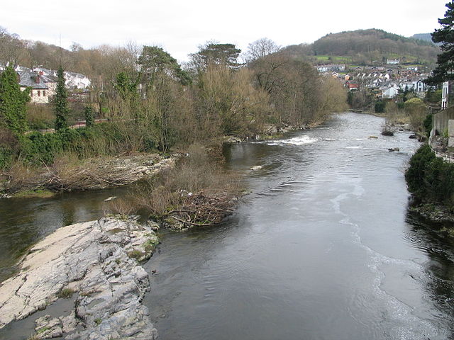 View downriver from the bridge in the centre of Llangollen (March 2007)