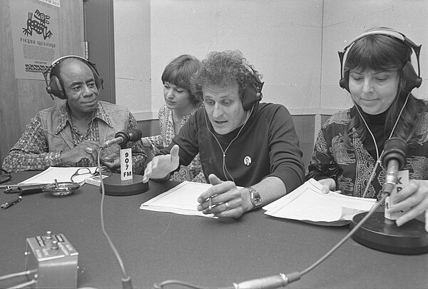 Browne with Kate Rickman, Peter Bonerz, and Sally Smaller performing a reading of the Watergate tapes on KPFK radio in Los Angeles in 1974